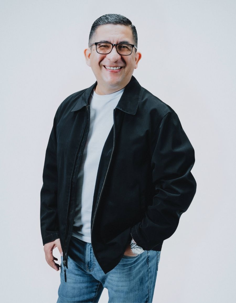 Coach Mike, especialista en coaching personal y ejecutivo, acompañando a líderes a recuperar claridad y equilibrio